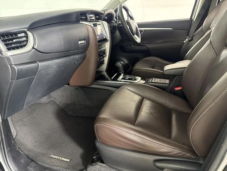 2019-Toyota-Fortuner-24-GD-6-Raised-Body-Auto_8
