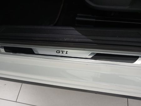 2022-Volkswagen-Polo-20-GTI-Auto-147kW_17