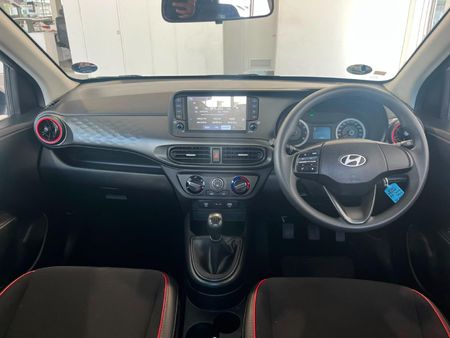 2025-Hyundai-Grand-i10-10-Motion_4