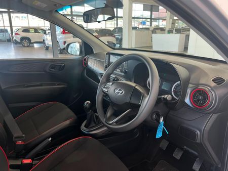 2023-Hyundai-Grand-i10-10-Motion_5