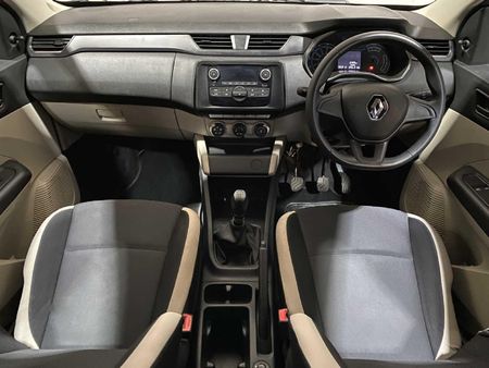 2025-Renault-Triber-10-Expression_20
