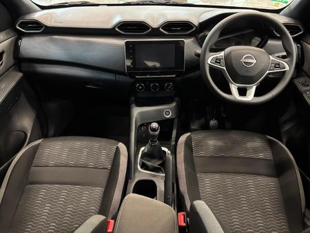2025-Nissan-Magnite-10-Acenta_9