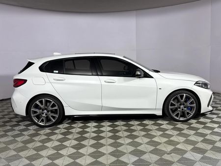 2022-BMW-1-Series-M135i-xDrive_16