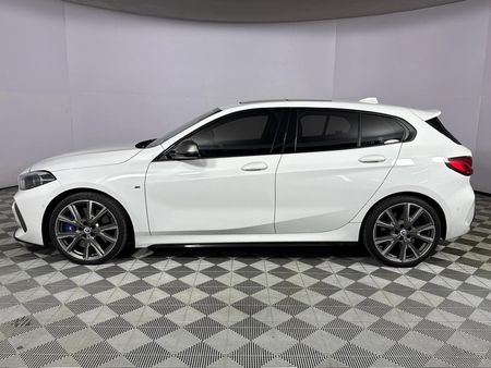 2022-BMW-1-Series-M135i-xDrive_18