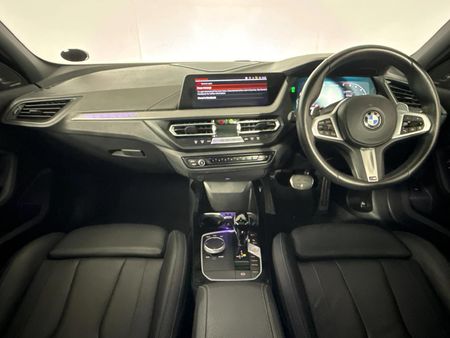 2022-BMW-1-Series-M135i-xDrive_1