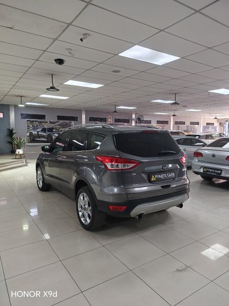 2014-Ford-Kuga-16-EcoBoost-Ambiente_3