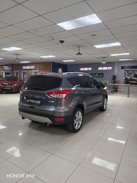 2014-Ford-Kuga-16-EcoBoost-Ambiente_5