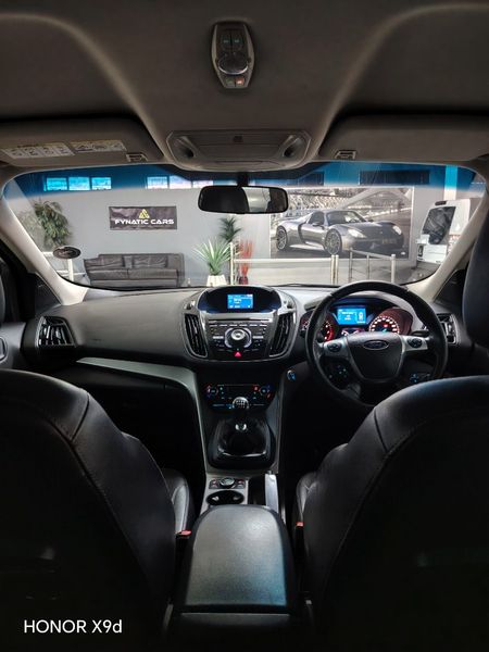 2014-Ford-Kuga-16-EcoBoost-Ambiente_8