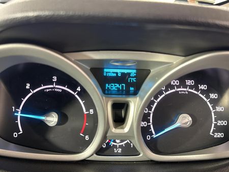 2015-Ford-EcoSport-15-TDCi-Titanium_2