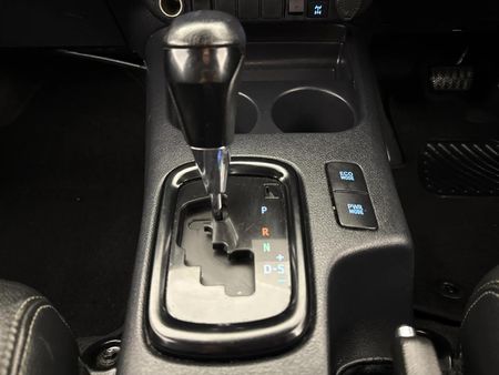 2021-Toyota-Hilux-28-GD-6-Raised-Body-Legend-4x4-Auto-Extended-Cab_9