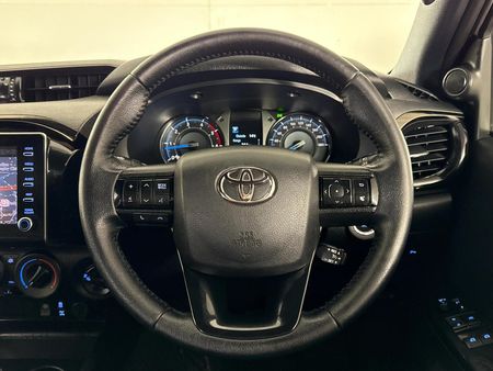 2021-Toyota-Hilux-28-GD-6-Raised-Body-Legend-4x4-Auto-Extended-Cab_12