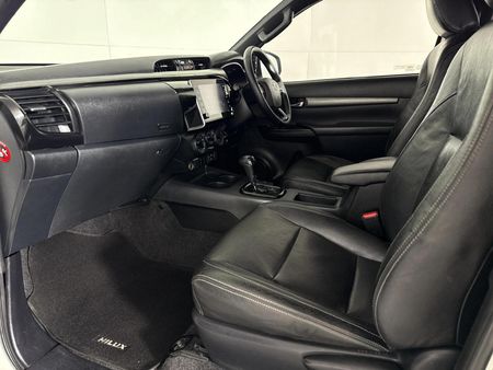 2021-Toyota-Hilux-28-GD-6-Raised-Body-Legend-4x4-Auto-Extended-Cab_7