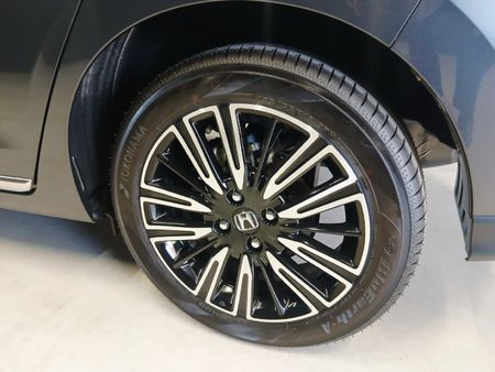 2026-Honda-Fit-15-Hybrid-e-CVT_17