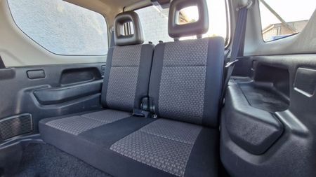 2012-Suzuki-Jimny-13_11