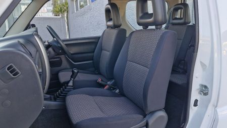 2012-Suzuki-Jimny-13_12