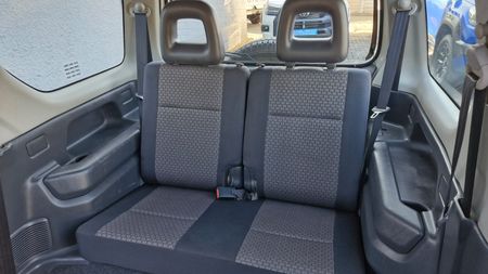 2012-Suzuki-Jimny-13_13