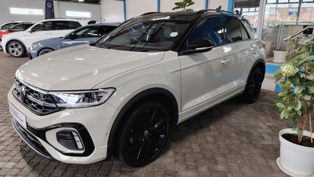 2022-Volkswagen-T-Roc-20-TSI-4M-R-Line-Auto_2
