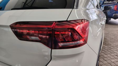 2022-Volkswagen-T-Roc-20-TSI-4M-R-Line-Auto_6