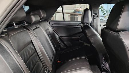 2022-Volkswagen-T-Roc-20-TSI-4M-R-Line-Auto_8