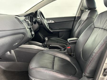 2011-Kia-Cerato-20-Auto_8