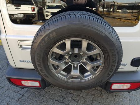 2024-Suzuki-Jimny-15-GLX-AllGrip-5-Door-Auto_12