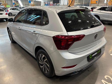 2022-Volkswagen-Polo-10-TSI-Life_4