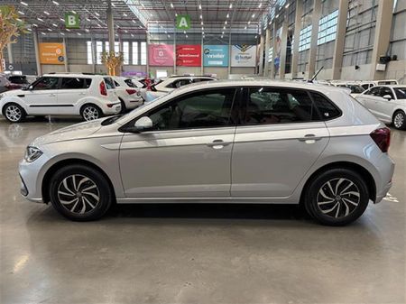 2022-Volkswagen-Polo-10-TSI-Life_5