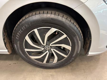 2022-Volkswagen-Polo-10-TSI-Life_8