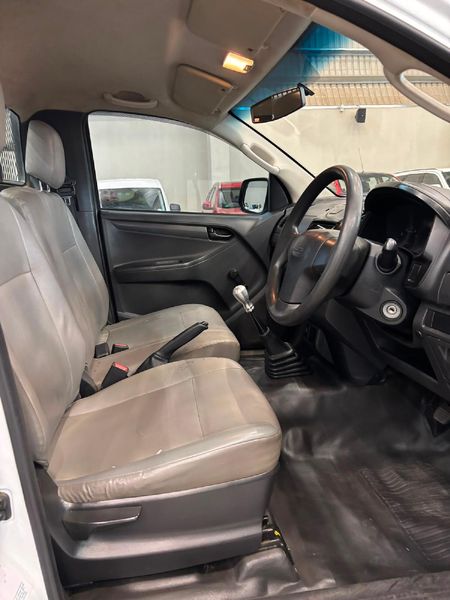 2017-Isuzu-KB-250D-Leed-Fleetside-Single-Cab_10