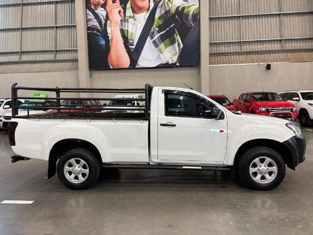 2017-Isuzu-KB-250D-Leed-Fleetside-Single-Cab_1