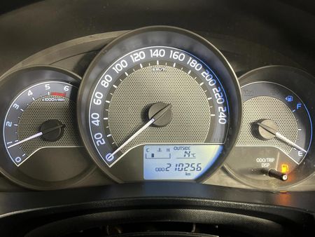 2014-Toyota-Corolla-14-D-Esteem_2