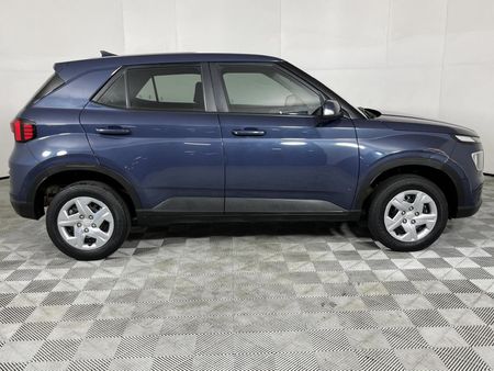 2023-Hyundai-Venue-12-Motion_9