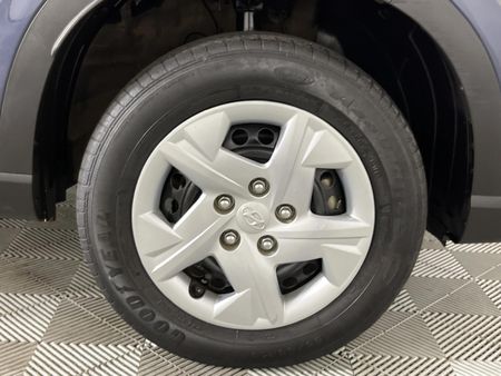 2023-Hyundai-Venue-12-Motion_3