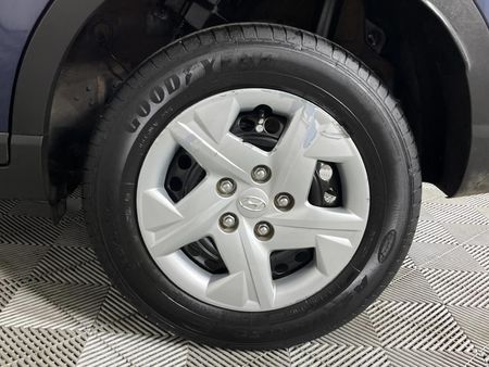 2023-Hyundai-Venue-12-Motion_4