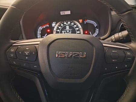 2026-Isuzu-Mu-x-30D-HR-LSE-Auto_12