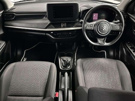 2025-Suzuki-Swift-12-GL_5