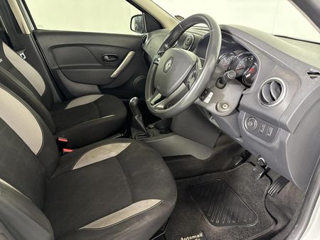 2017-Renault-Sandero-900T-Stepway_9
