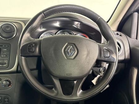 2017-Renault-Sandero-900T-Stepway_11