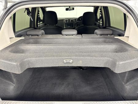 2017-Renault-Sandero-900T-Stepway_13