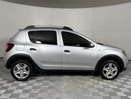 2017-Renault-Sandero-900T-Stepway_16