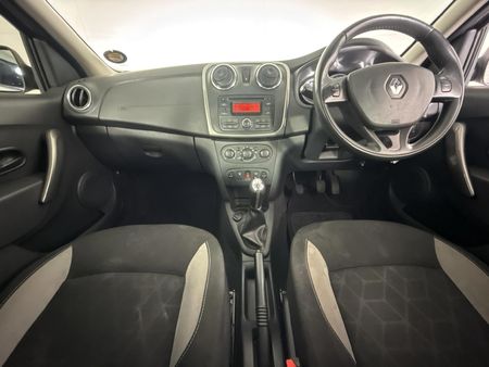 2017-Renault-Sandero-900T-Stepway_1