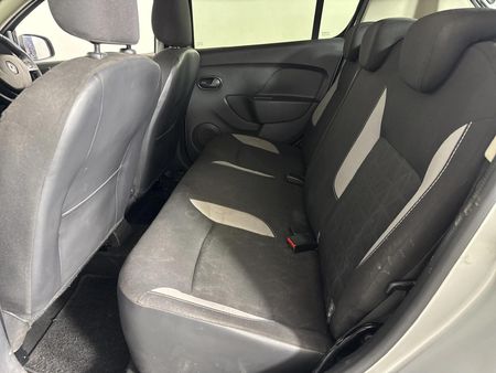 2017-Renault-Sandero-900T-Stepway_3