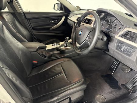 2017-BMW-3-Series-320i-Auto_9