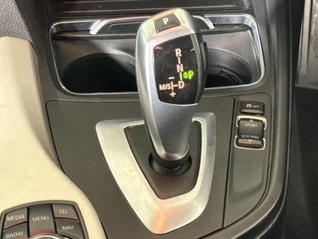 2017-BMW-3-Series-320i-Auto_10