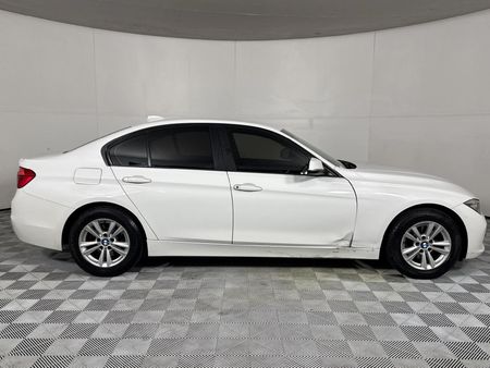 2017-BMW-3-Series-320i-Auto_16