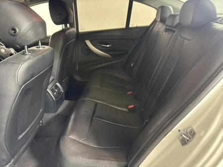 2017-BMW-3-Series-320i-Auto_3