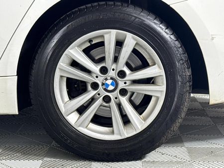 2017-BMW-3-Series-320i-Auto_6