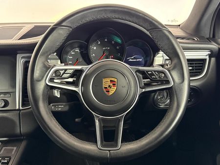 2017-Porsche-Macan-GTS_12