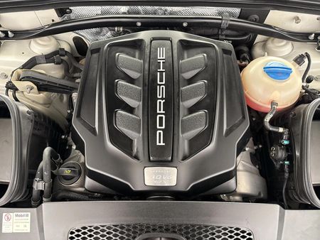2017-Porsche-Macan-GTS_14