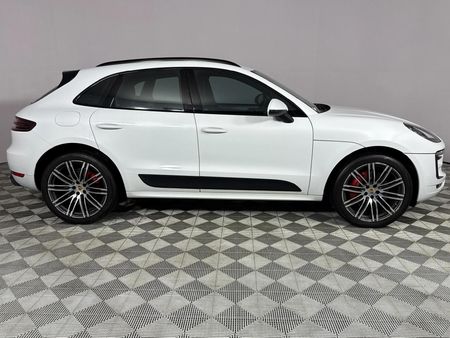 2017-Porsche-Macan-GTS_18